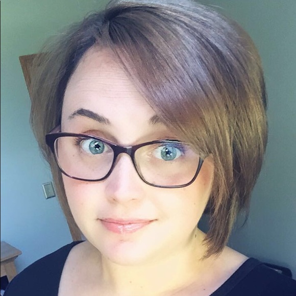 Meet your Posher, Erica! - Picture 2 of 2